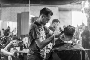 coiffer, Tête à coiffer : devenez coiffeur en un rien de temps